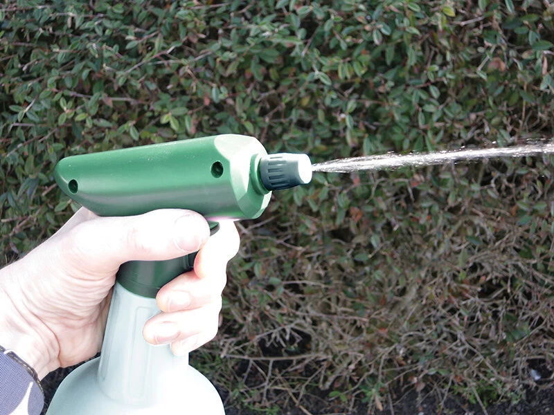 Faithfull Handheld Battery Powered Sprayer 1 Litre - Image 3