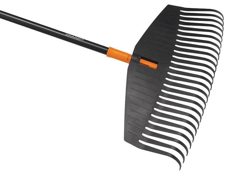 Fiskars Solidâ„¢ Leaf Rake - Large