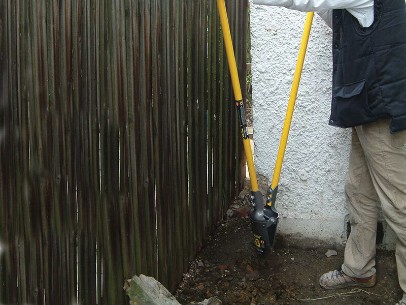 Roughneck Traditional Pattern Post Hole Digger 135mm (5.3/8in) - Image 2